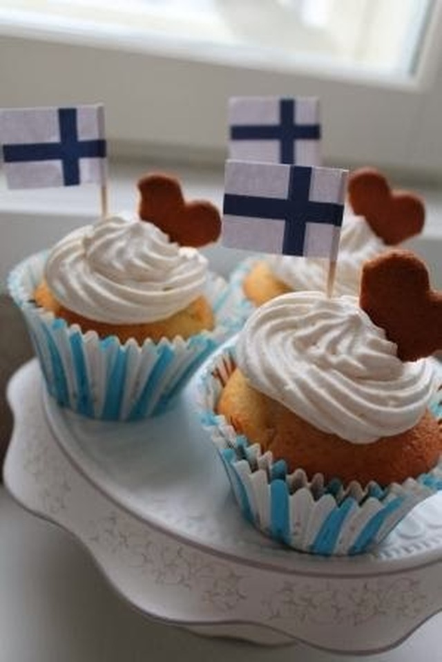 Piparkakku Cupcakes Suomen väreissä