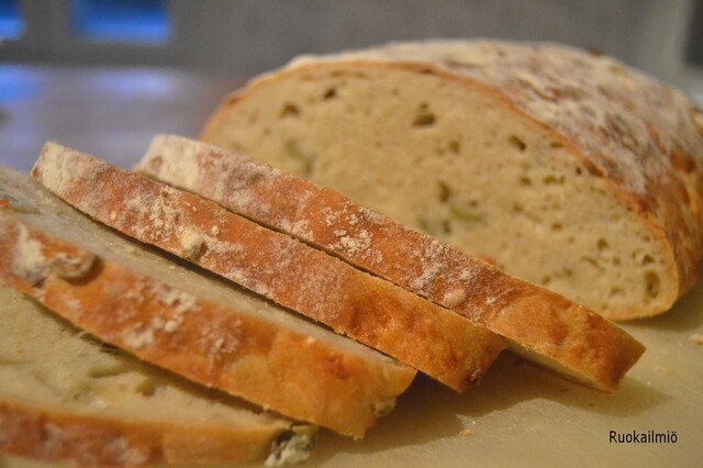 Leipäviikko: Juusto-oliivileipä