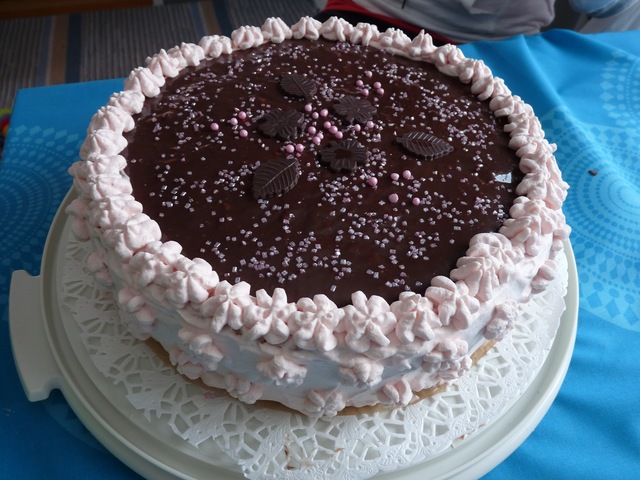 Mansikka-Marianne kakku