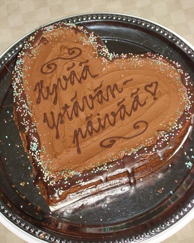 Koko perheen suklaakakku - Hyvää ystävänpäivää!