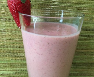 Mansikka-Maapähkinävoismoothie // Strawberry Peanut Butter Smoothie