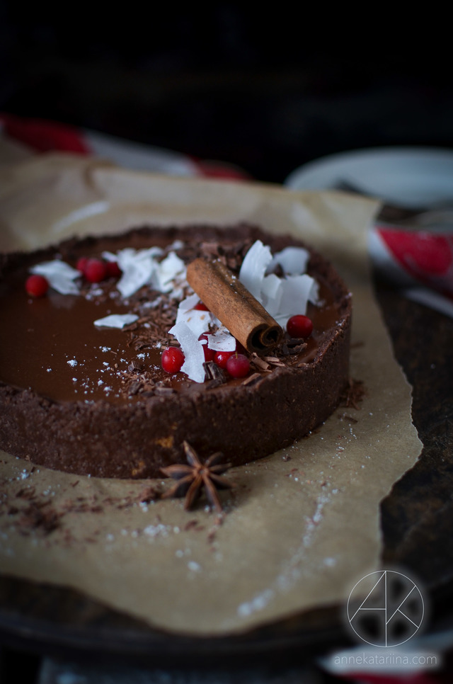 Joulua odottaessa voi herkutella hyvin – raw chocolate tart