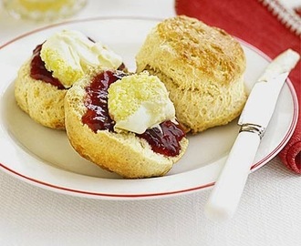 Englantilaiset teeleivät, eli scones