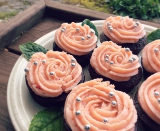 Nutella stuffed strawberry cupcakes❤️