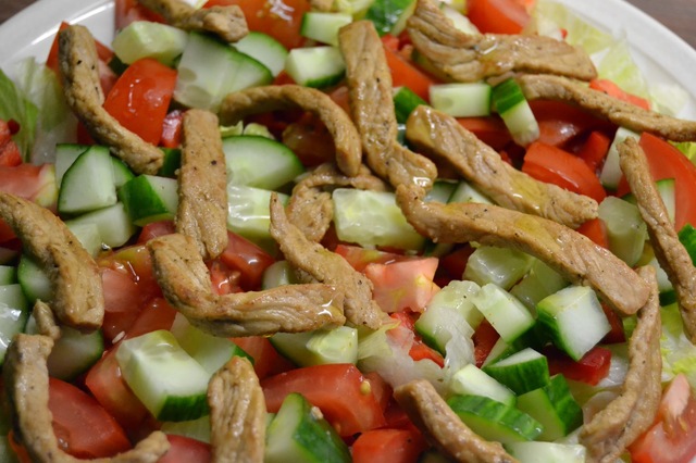 Salaattia lihalla