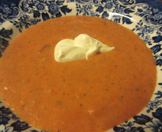 Tomaatti-juustokeitto