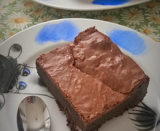 Kolmen suklaan brownies