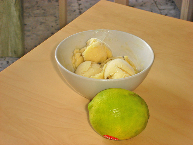 Vegaaninen mango lime jäätelö