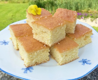 Mehevän kirpeä Lemon Drizzle Cake