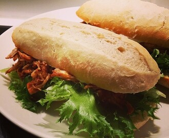 @nikoimpio cooking today! Pulled chicken sandwitch