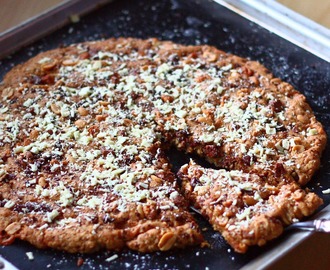 Koko Suomi Leipoo evästä - Chocolate nut pizza / Suklaa-pähkinäpizza