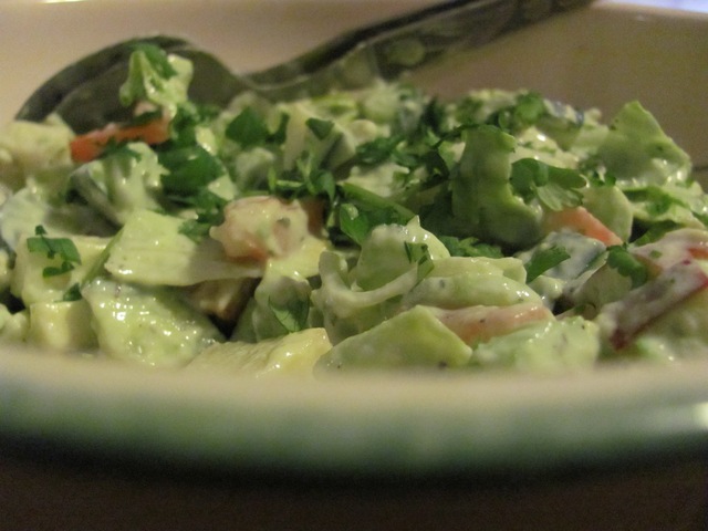 Avokadoinen salaatti