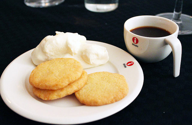Bussola-keksit ja mascarponevaahto | Bussola biscuits with mascarpone cream