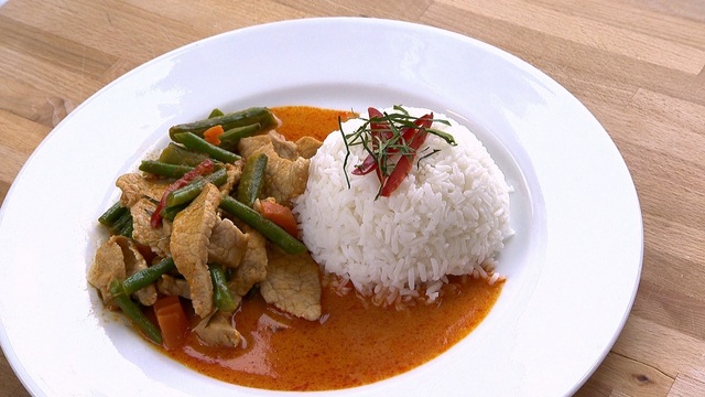 Herkullinen thaimaalainen Panang curry lämmittää