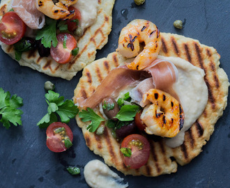 Flatbread – grillileivät paputahnalla, ravuilla ja kinkulla