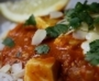 Tofua tikka masala -kastikkeessa