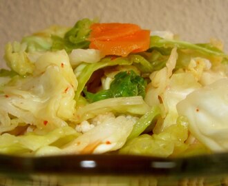 Kimchi- Inspired Pickled Cabbage – Kimchi- Inspiroima Säilötty Kaali