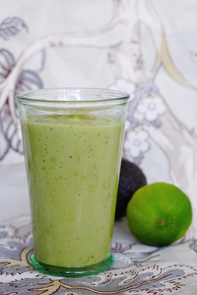 Vihreä hedelmäsmoothie / Green fruit smoothie