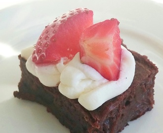 { Syntisen suklainen brownie }