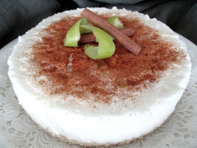 Kanelilla maustettu omena-vanilja ProteinSmoothie-kakku