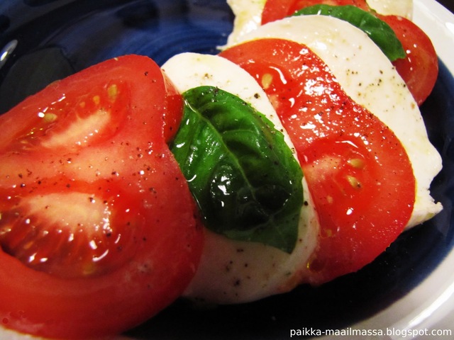 Insalata Caprese eli tomaatti-mozzarellasalaatti