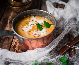 Intialainen garam masala-porkkana-bataattikeitto (vegaani)