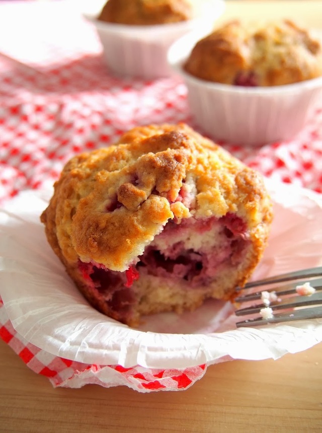 Raspberry Breakfast Muffins - Vadelmaiset aamiaismuffinit