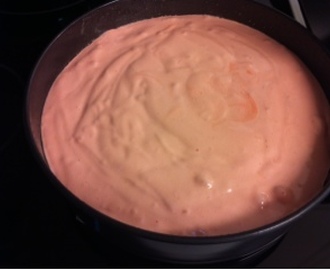 Vaaleanpunainen kakku