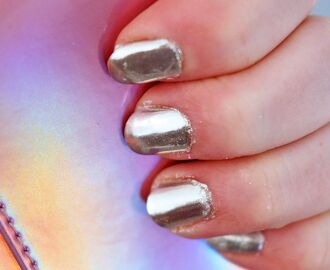 IsaDora Chrome Nails - Peilikynnet