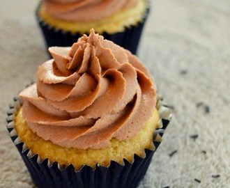 Banaani-Nutella-kuppikakut / Banana cupcakes with Nutella frosting