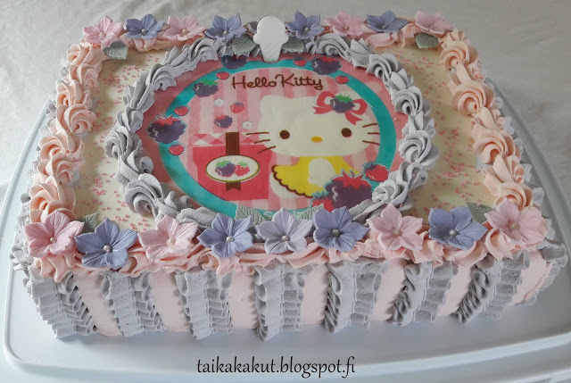 Hello Kitty-täytekakku (22x32cm)