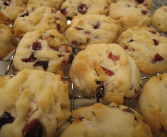 Macadamia cookies med tranebær – uten egg, gluten og melk