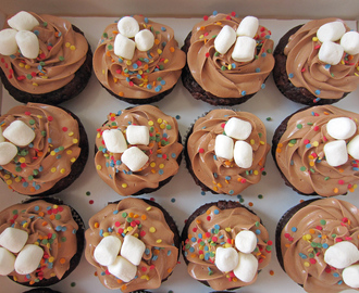 Chokolade cupcakes med Swiss Buttercream Merinque