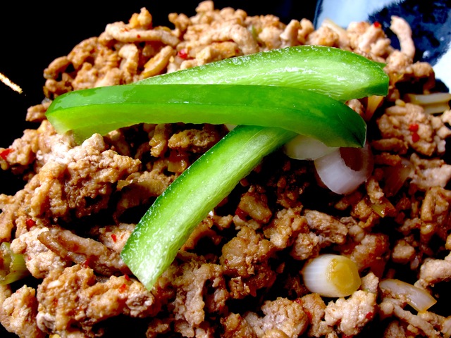 Mandagsmiddagen reddet:  Spicy thai med chili og vårløk.