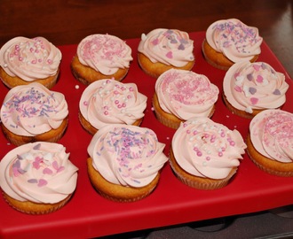 Vaniljecupcakes med Jordbærfrosting