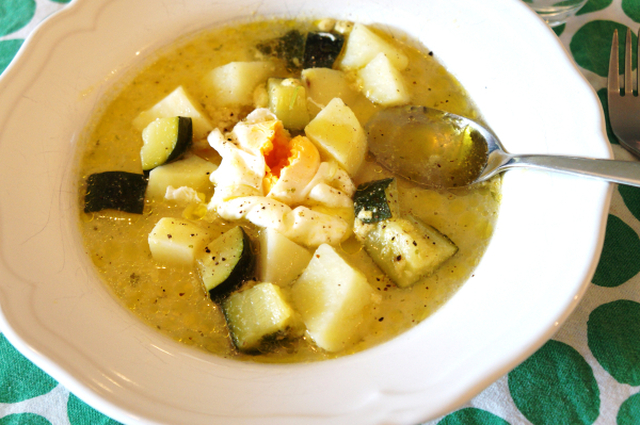 Squash-suppe med poteter og egg