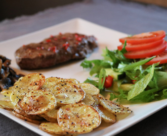 Biff med chilli, stekt sopp, ovnsstekte potetchips & salat