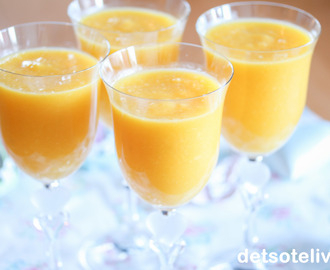 Mango- og ananassmoothie