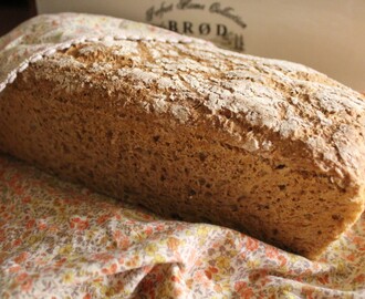 Nybakt brød til frokost og niste