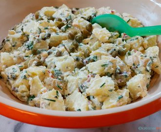 Potetsalat med kremet majonesdressing, kapers og urter