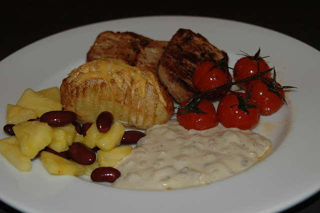 Svinefilet med hasselbackpoteter og grønnpeppersaus