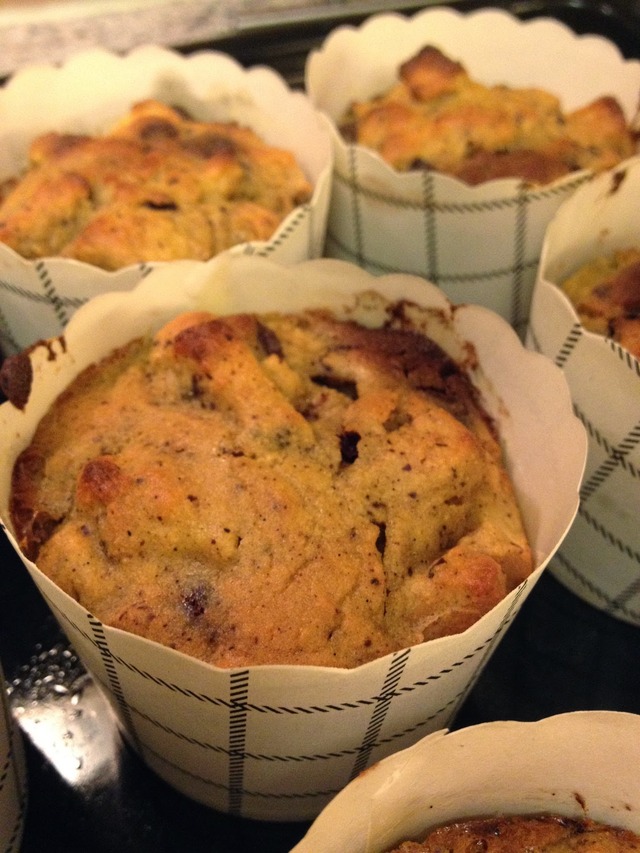 Muffins med epler, sjokolade og kanel