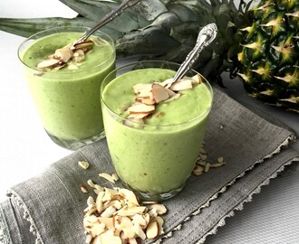 Green Almond-Pineapple Smoothie