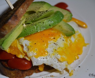 Frokostsandwich med egg og avocado