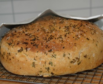 Brød med kesam, urter, fenikkel og koriander