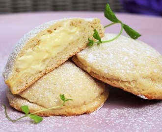 Fine "Buttermilk" Scones Med Vaniljekrem