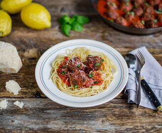 Hjemmelagde italienske kjøttboller