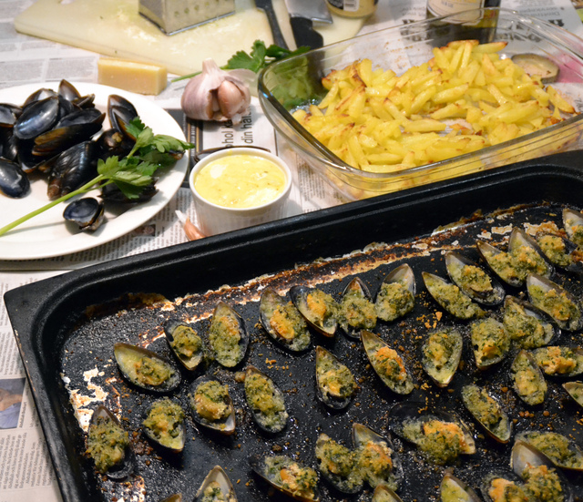 Moules gratinées – gratinerade musslor & pommes frites