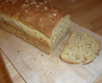 Gulrotbrød med solsikkefrø