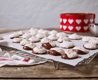 Kokosmakroner med sjokolade - Baking for alle